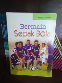 Bermain Sepak Bola